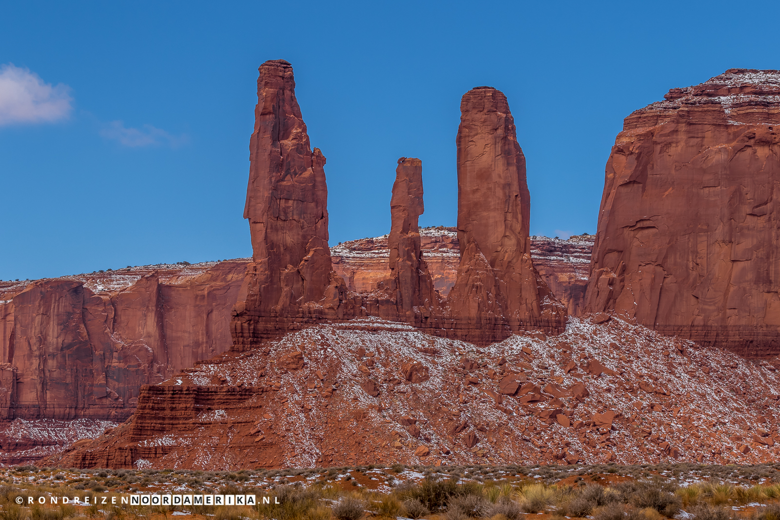 Three Sisters langs de Valley Drive Monument Valley