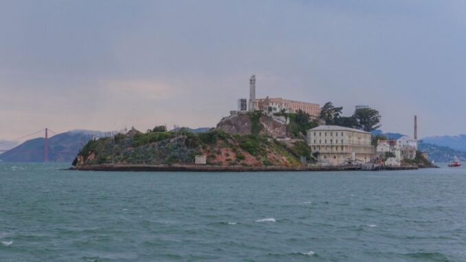 Alcatraz met Golden Gate Bridge