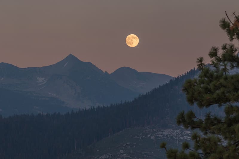 Volle maan boven Yosemite