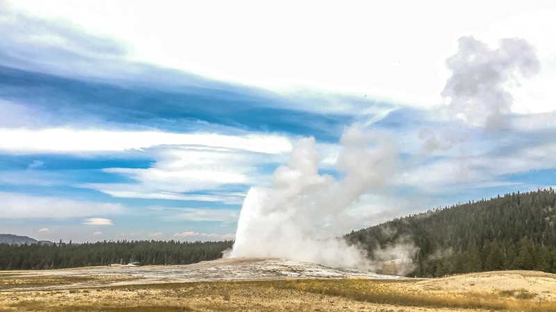 Old-Faithful-Yellowstone-800px-20170819-IMG_6736.jpg