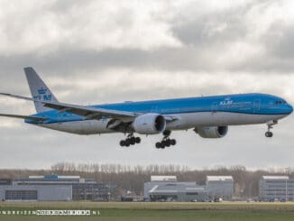 KLM Boeing 777 tijdens landing op Schiphol Amsterdam