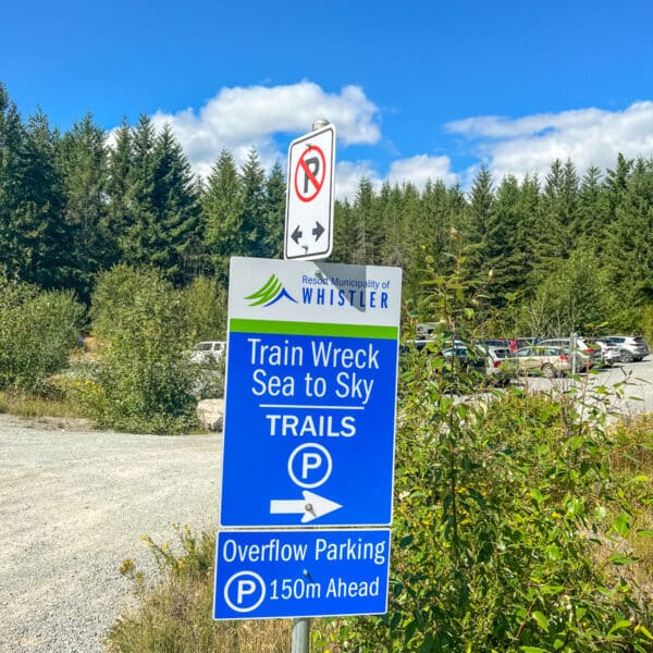 Parkeerplaats bij Train Wreck Sea to Sky Trailhead bij Whistler