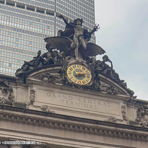 Tiffany Klok boven hoofdingang Grand Central Station