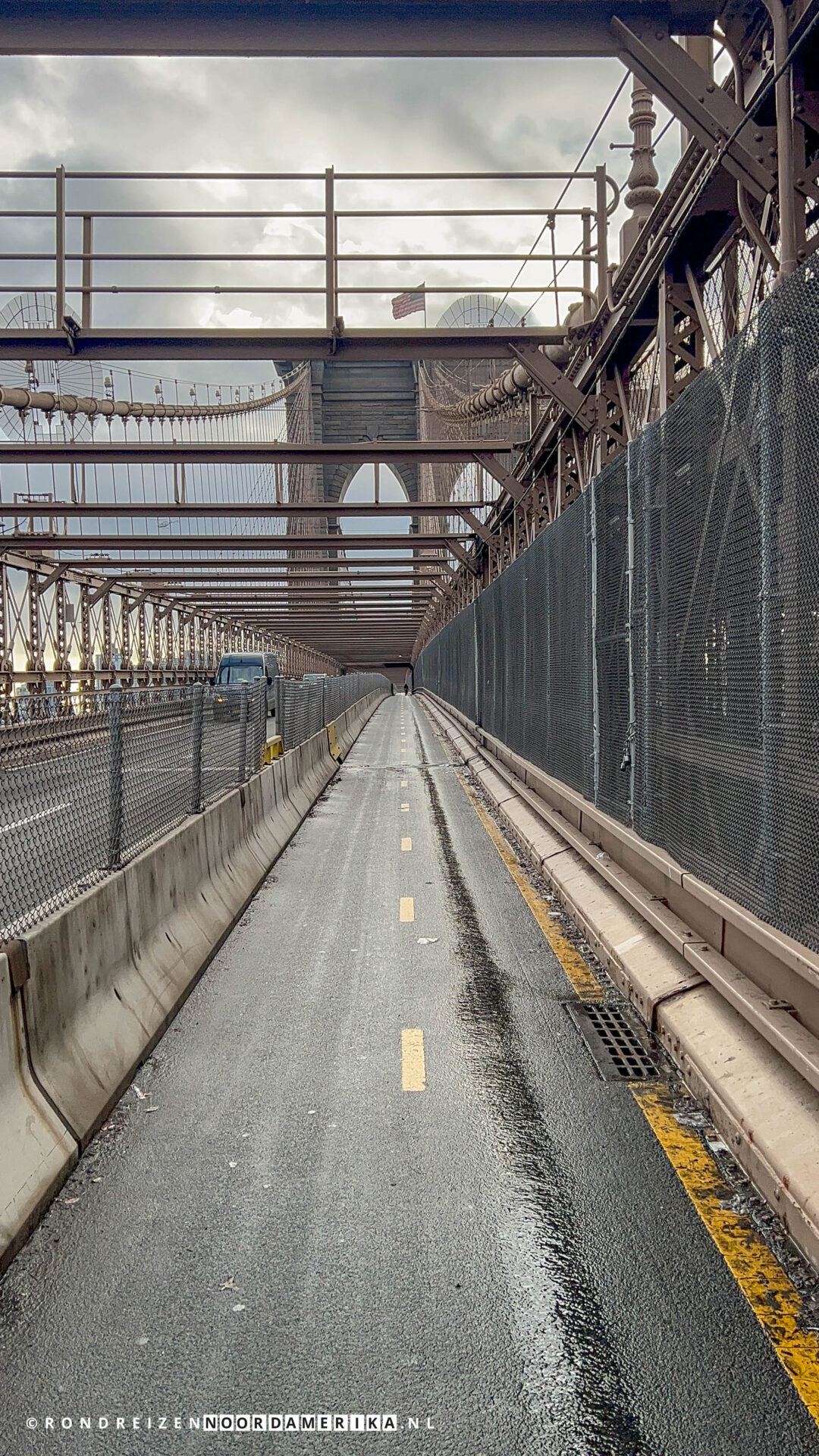 Fietspad over de Brooklyn Bridge New York