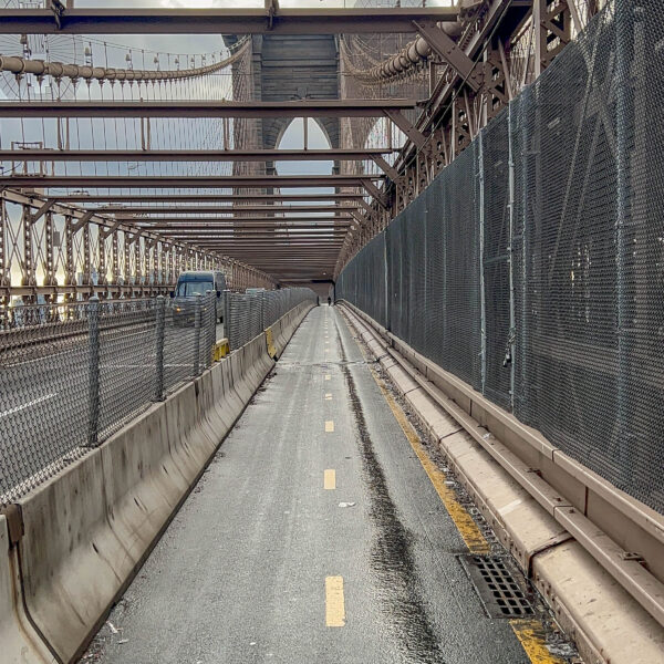 Fietspad over de Brooklyn Bridge New York